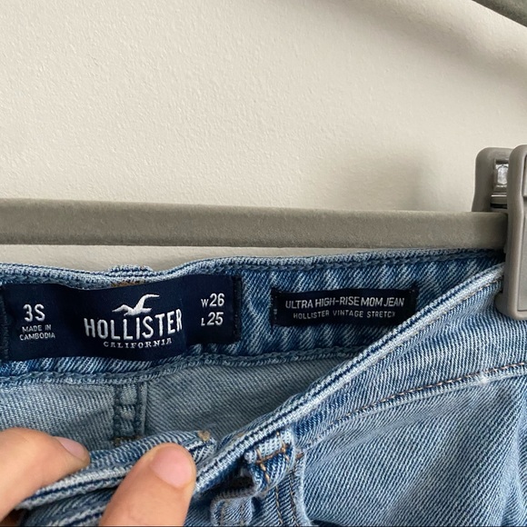 Hollister Distressed Ultra High Rise Mom Jeans - Picture 4 of 6